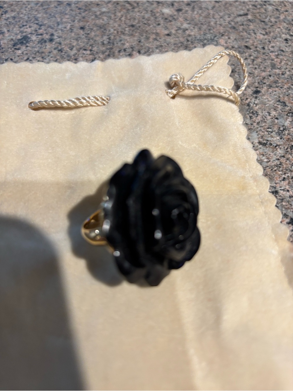 Kenneth Jay Lane Black Flower ring - Picture 4 of 6